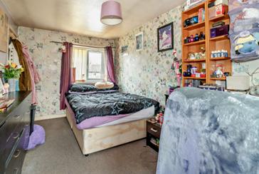 Dinmore Avenue bedroom
