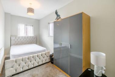 White Apron St bedroom